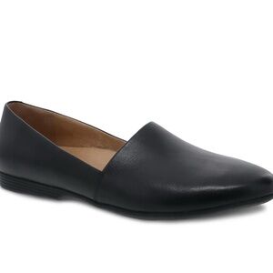Elegant Black Leather Flats with Pointed Toe
